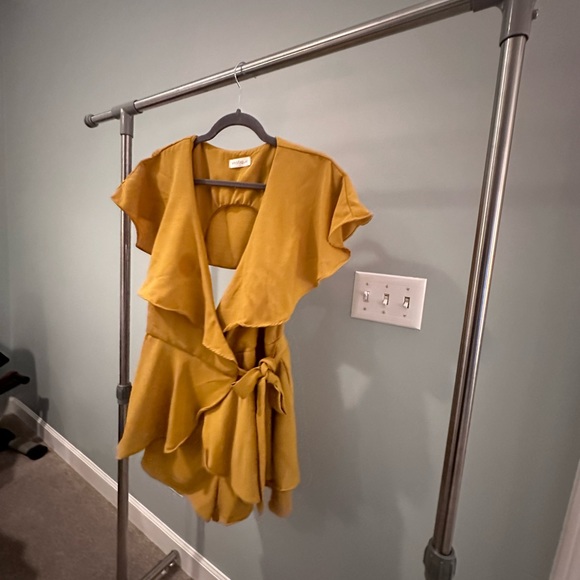 Vestique Yellow Romper - Picture 2 of 5